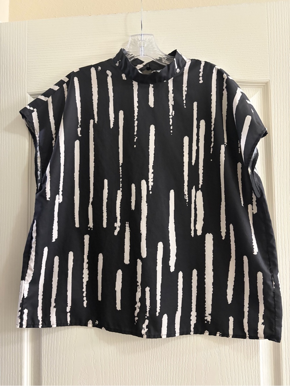SHEIN Black and White Vertical Brushstroke Blouse